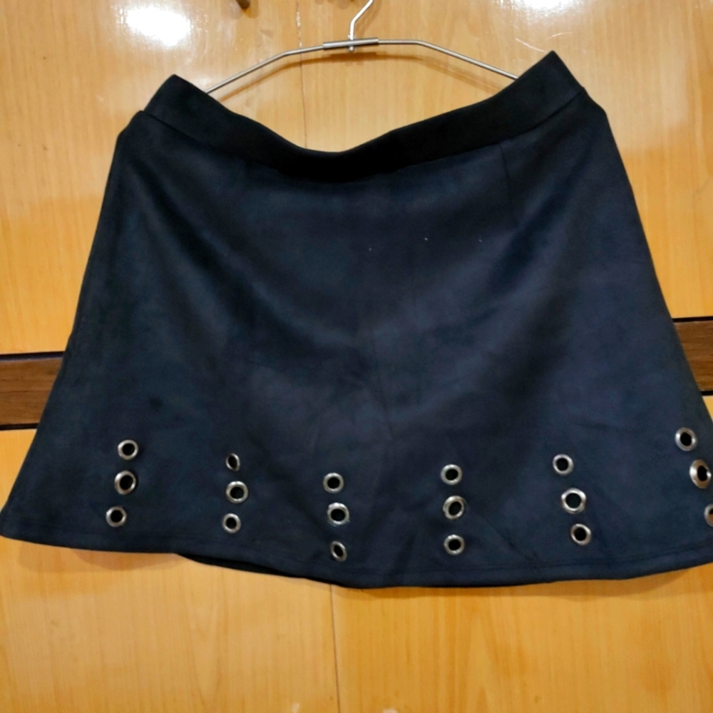 Valvet skirt - Picture 1 of 3